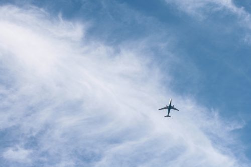 Flugzeug am Himmel